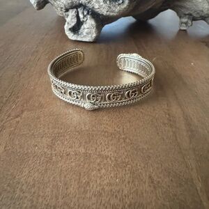 Women Gucci Gold-Tone Braided Filigree Cuff Bracelet
﻿